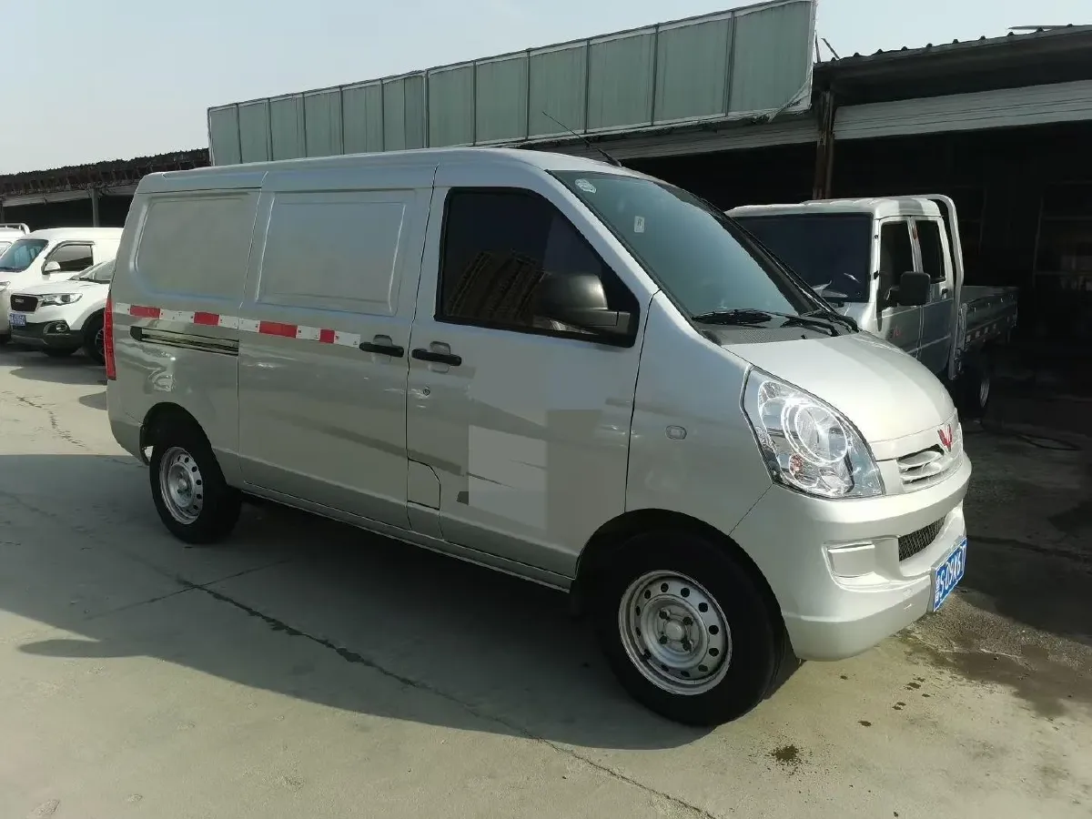 2022 WuLing RongGuang S 1.2L 76HP L4 5MT,autocango,china used car exporter,china ev exporter,chinese used car exporter,chinese used ev exporter