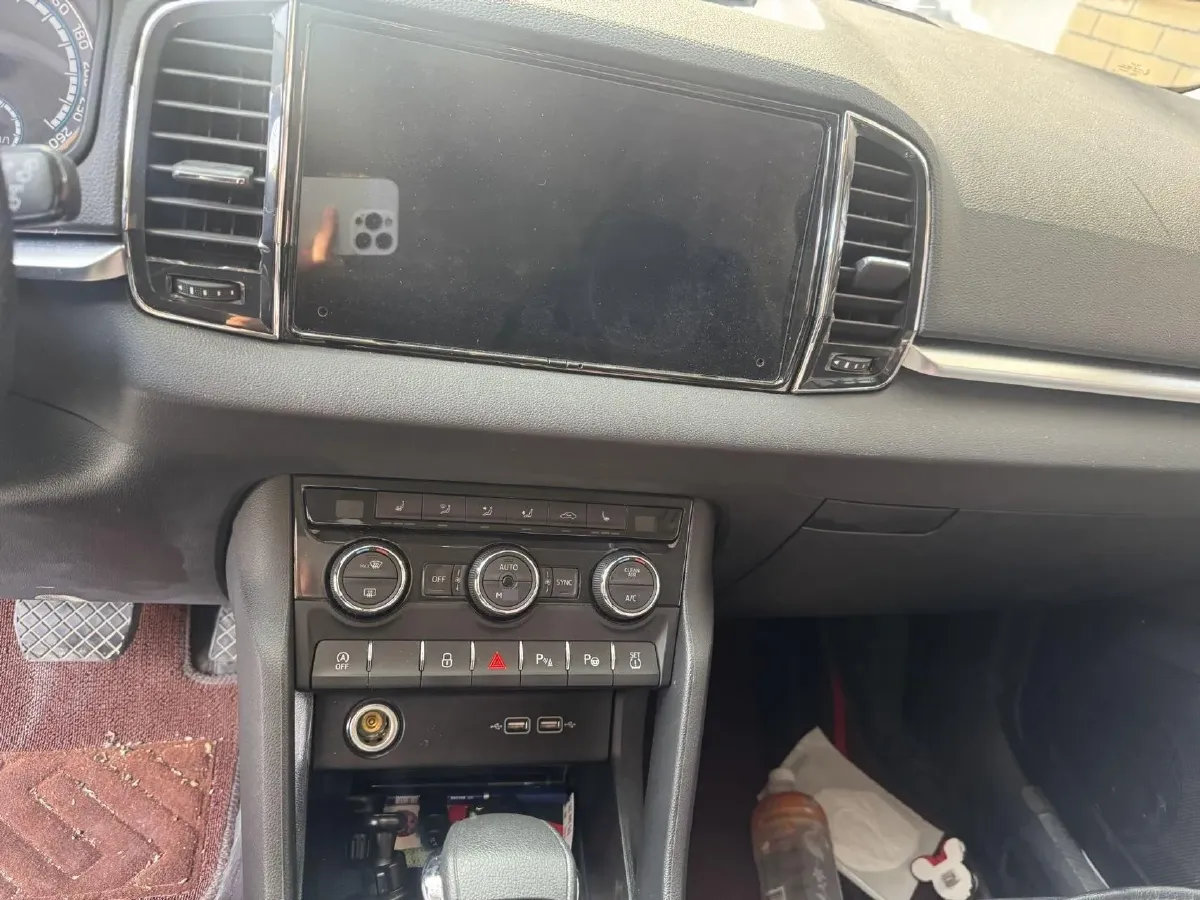 2021 Skoda Karoq 1.4T 150HP L4 7DCT,autocango,china used car exporter,china ev exporter,chinese used car exporter,chinese used ev exporter