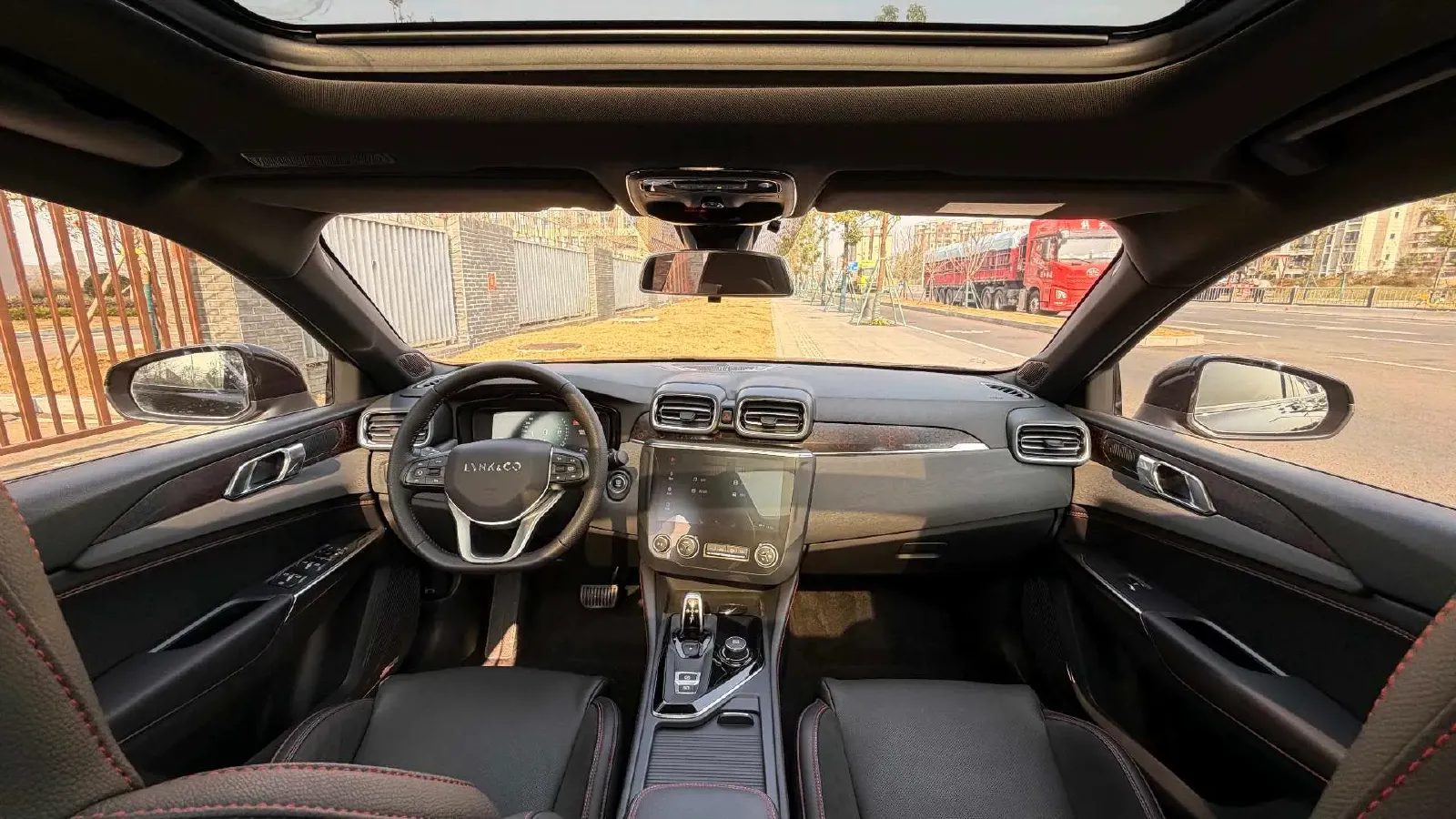 2019 Qoros 5 1.6T 197HP L4 7DCT,autocango,china used car exporter,china ev exporter,chinese used car exporter,chinese used ev exporter