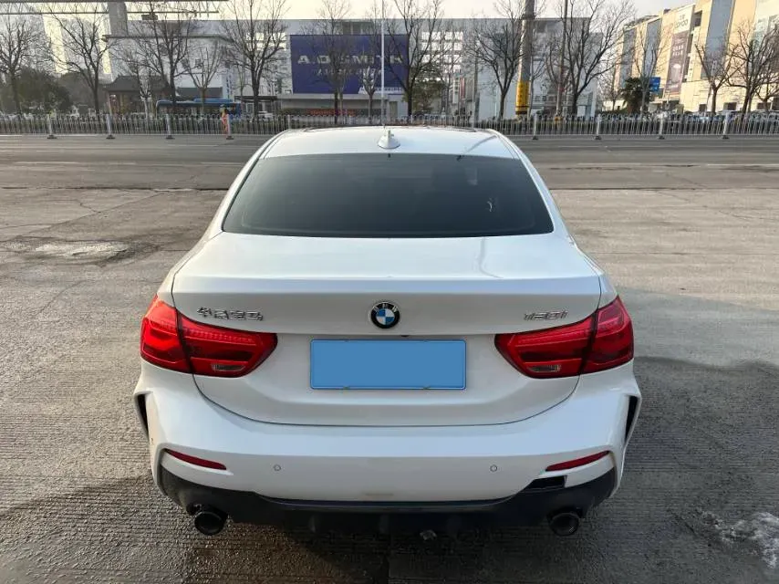 2022 BMW 1 Series 1.5T 140HP L3 7DCT,autocango,china used car exporter,china ev exporter,chinese used car exporter,chinese used ev exporter