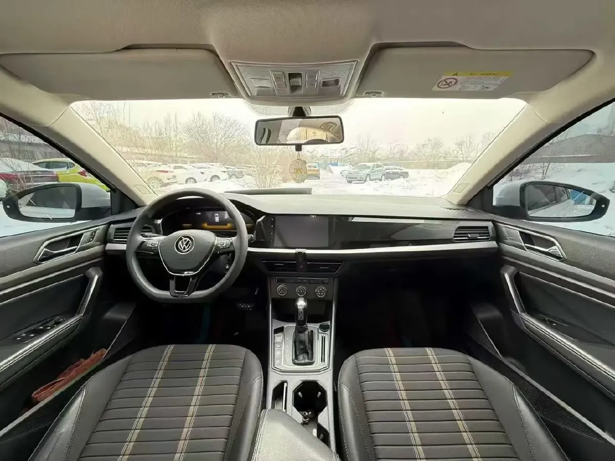 2022 Volkswagen T-Roc 1.4T 150HP L4 7DCT,autocango,china used car exporter,china ev exporter,chinese used car exporter,chinese used ev exporter