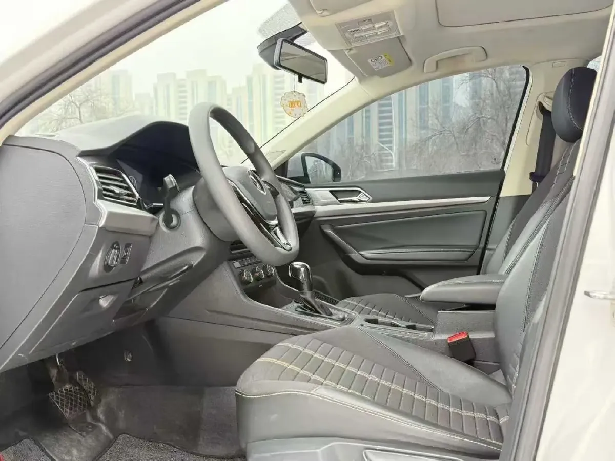 2022 Volkswagen T-Roc 1.4T 150HP L4 7DCT,autocango,china used car exporter,china ev exporter,chinese used car exporter,chinese used ev exporter