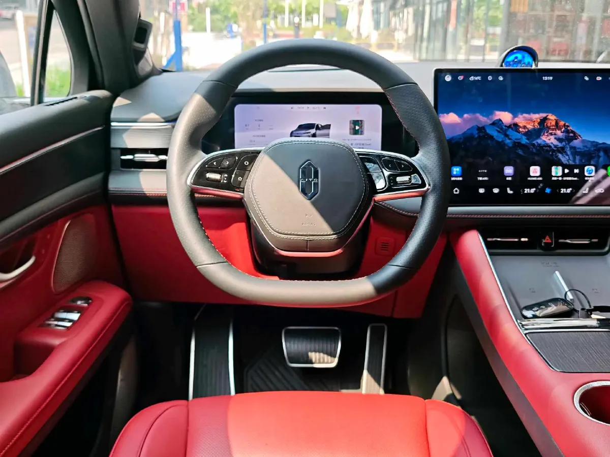 2025 AITO AITO M5 1.5T 152HP L4 REEV 42KWH,autocango,china used car exporter,china ev exporter,chinese used car exporter,chinese used ev exporter