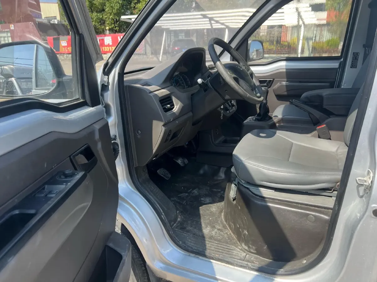 2021 WuLing RongGuang New Truck 1.8L 125HP L4 5MT,autocango,china used car exporter,china ev exporter,chinese used car exporter,chinese used ev exporter