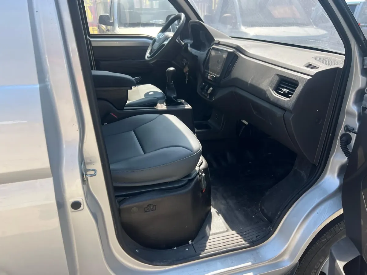 2021 WuLing RongGuang New Truck 1.8L 125HP L4 5MT,autocango,china used car exporter,china ev exporter,chinese used car exporter,chinese used ev exporter