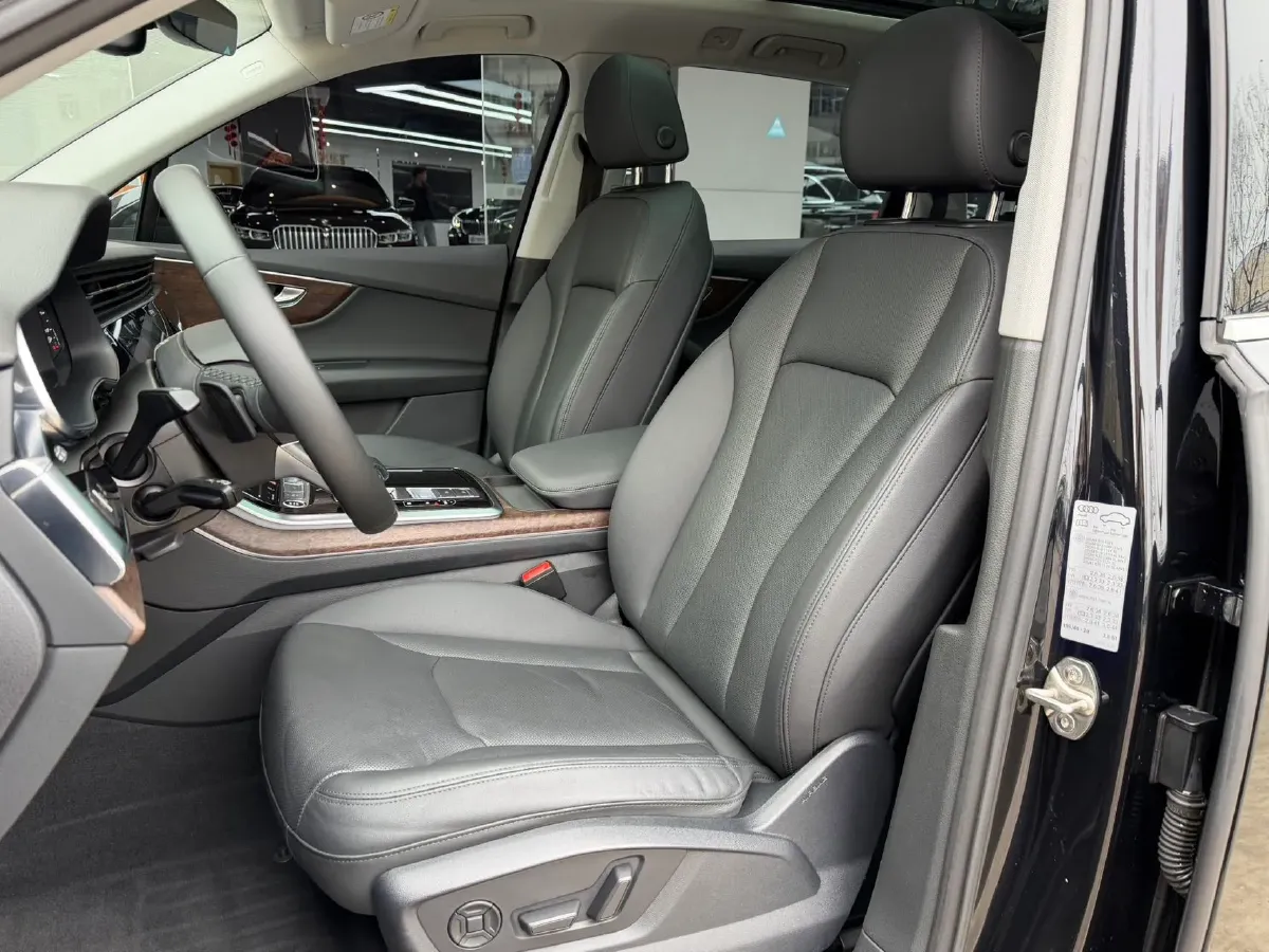 2021 Audi Q7 3.0T 340HP V6 8AT,autocango,china used car exporter,china ev exporter,chinese used car exporter,chinese used ev exporter