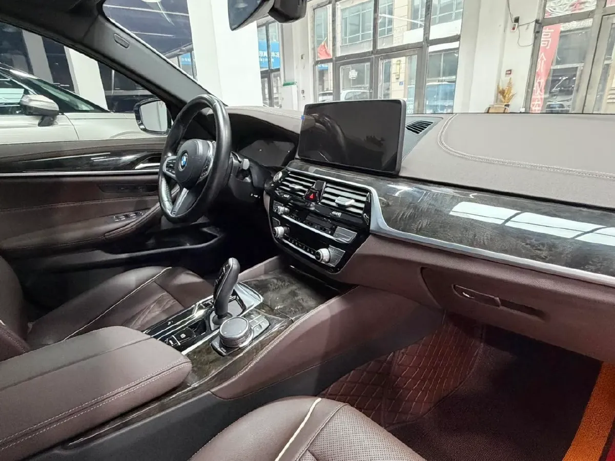 2022 BMW 5 Series 2.0T 184HP L4 8AT,autocango,china used car exporter,china ev exporter,chinese used car exporter,chinese used ev exporter