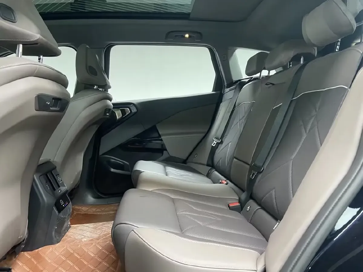 2025 BMW X3 2.0T 258HP L4 8AT,autocango,china used car exporter,china ev exporter,chinese used car exporter,chinese used ev exporter