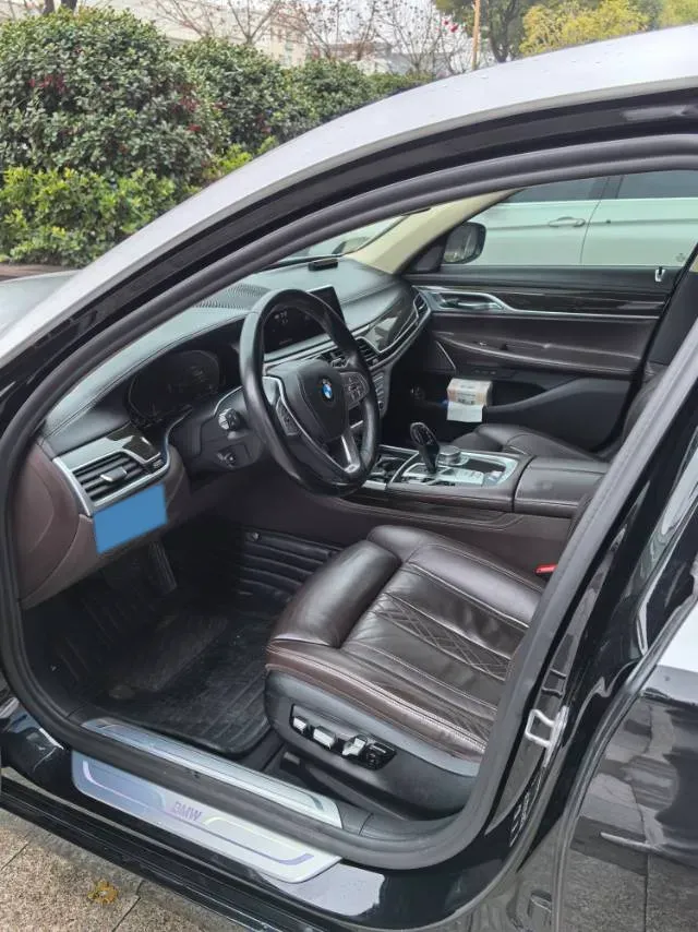 2019 BMW 7 Series 2.0T 265HP L4 8AT,autocango,china used car exporter,china ev exporter,chinese used car exporter,chinese used ev exporter