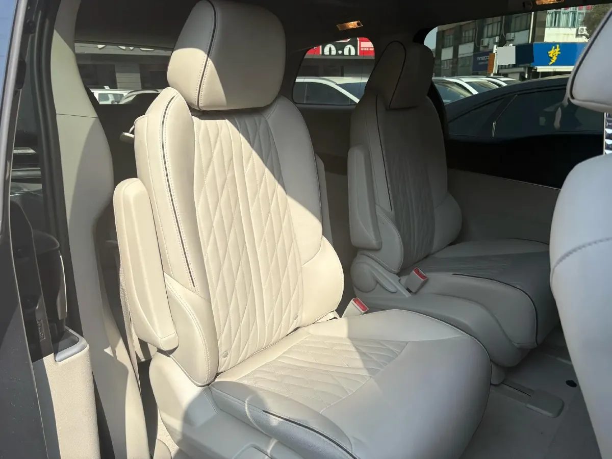 2022 Buick GL8 2.0T 237HP L4 9AT,autocango,china used car exporter,china ev exporter,chinese used car exporter,chinese used ev exporter