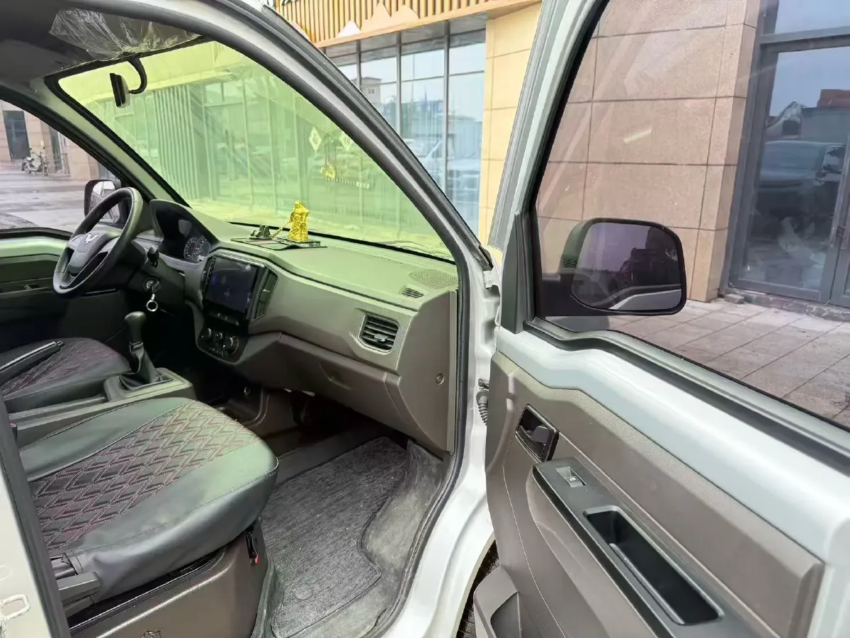 2023 WuLing RongGuang New Truck 1.5L 102HP L4 5MT,autocango,china used car exporter,china ev exporter,chinese used car exporter,chinese used ev exporter