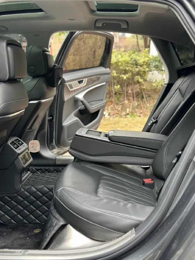 2023 Audi A6L 2.0T 245HP L4 7DCT,autocango,china used car exporter,china ev exporter,chinese used car exporter,chinese used ev exporter