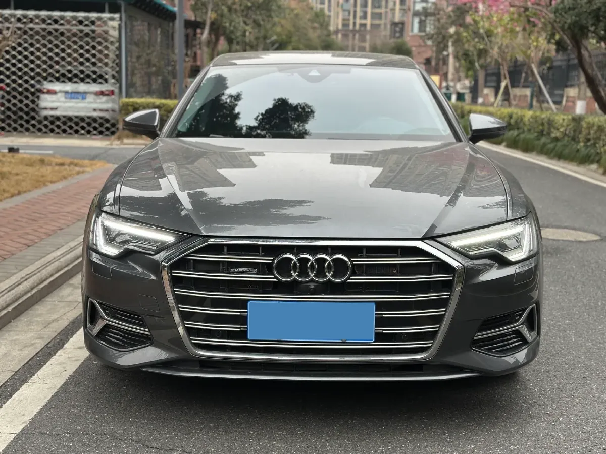 2023 Audi A6L 2.0T 245HP L4 7DCT,autocango,china used car exporter,china ev exporter,chinese used car exporter,chinese used ev exporter
