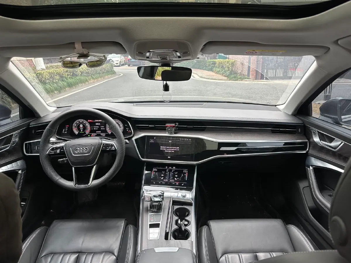 2023 Audi A6L 2.0T 245HP L4 7DCT,autocango,china used car exporter,china ev exporter,chinese used car exporter,chinese used ev exporter