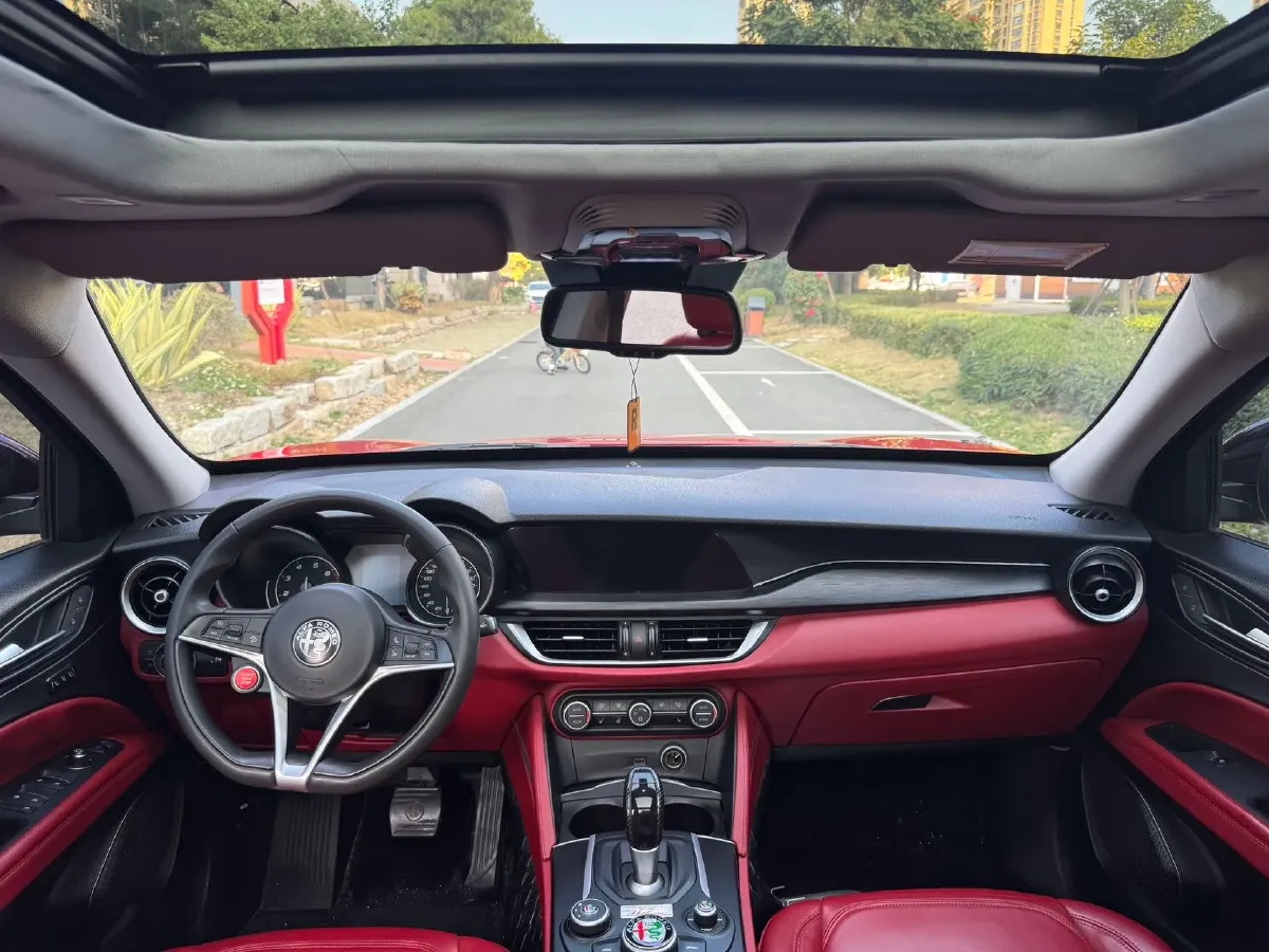 2017 Jaguar XE 2.0T 240HP L4 8AT,autocango,china used car exporter,china ev exporter,chinese used car exporter,chinese used ev exporter