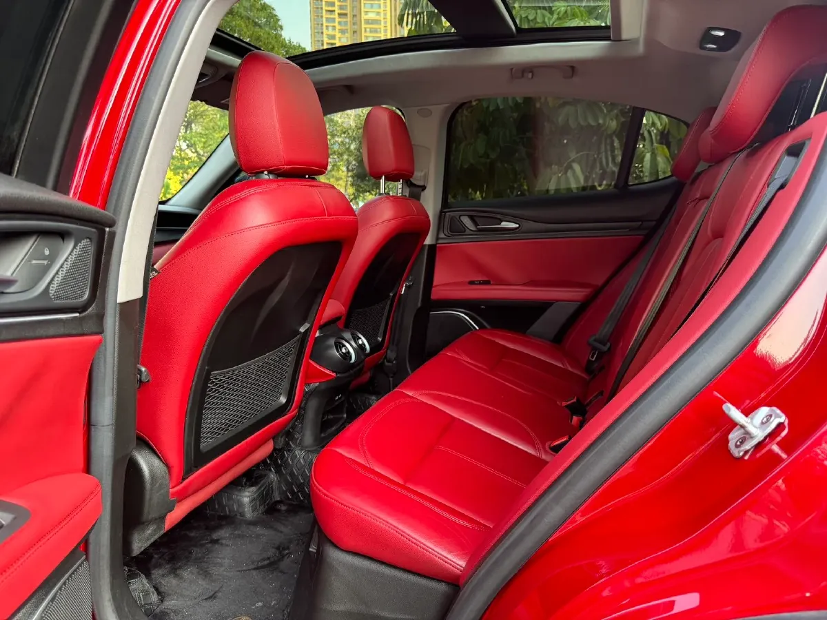 2017 Jaguar XE 2.0T 240HP L4 8AT,autocango,china used car exporter,china ev exporter,chinese used car exporter,chinese used ev exporter