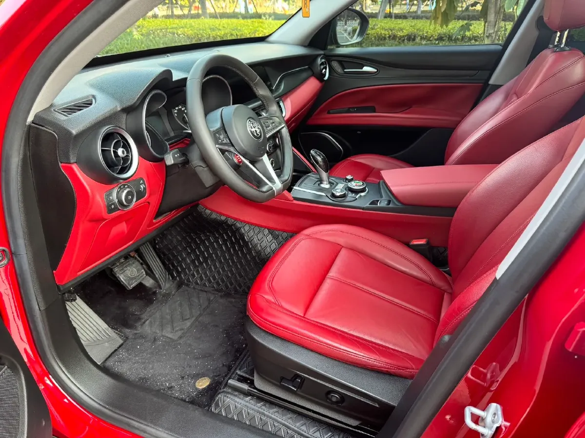 2017 Jaguar XE 2.0T 240HP L4 8AT,autocango,china used car exporter,china ev exporter,chinese used car exporter,chinese used ev exporter