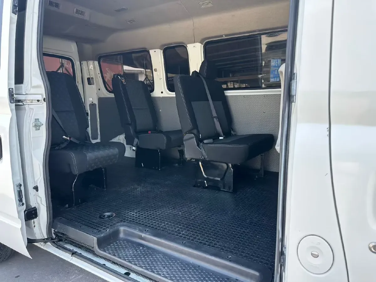 2021 MAXUS XinTu V80 2.0T 127HP L4 6MT,autocango,china used car exporter,china ev exporter,chinese used car exporter,chinese used ev exporter