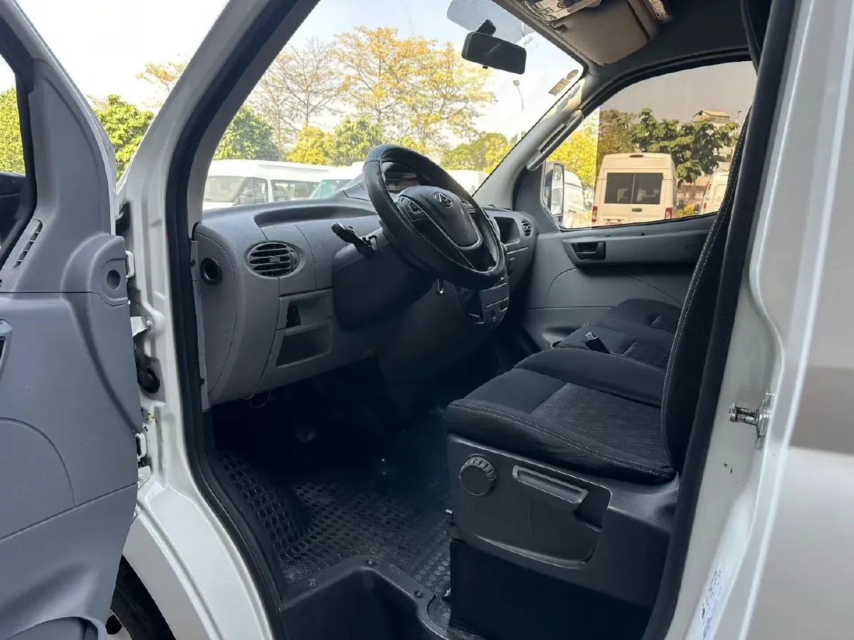 2021 MAXUS XinTu V80 2.0T 127HP L4 6MT,autocango,china used car exporter,china ev exporter,chinese used car exporter,chinese used ev exporter