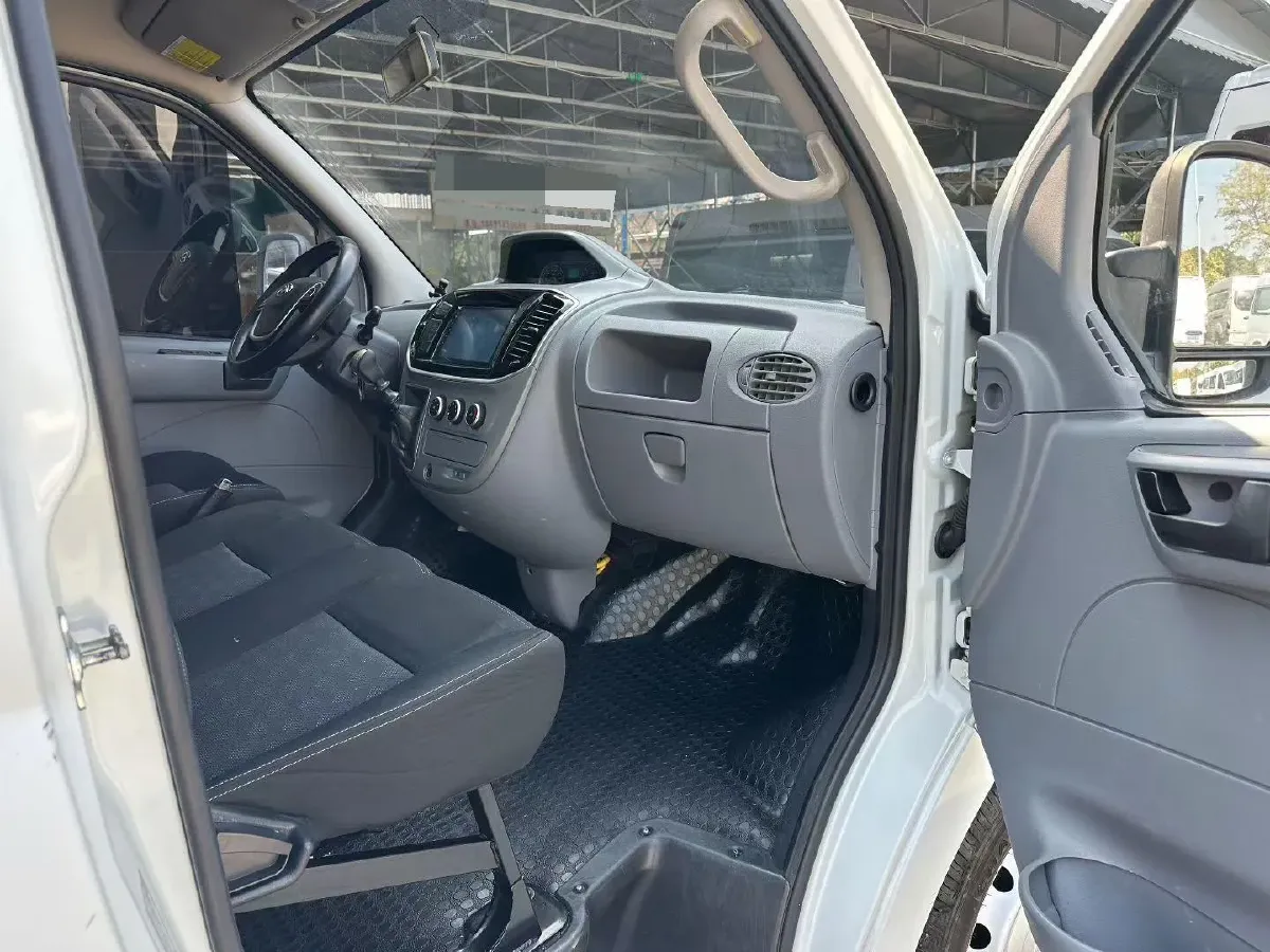 2021 MAXUS XinTu V80 2.0T 127HP L4 6MT,autocango,china used car exporter,china ev exporter,chinese used car exporter,chinese used ev exporter