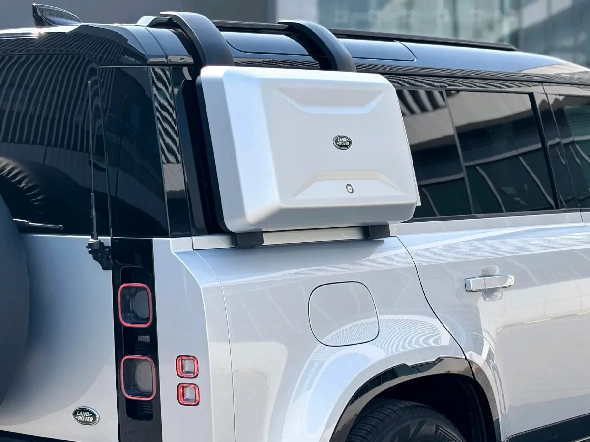 2022 Land Rover Defender 3.0T 400HP L6 8AT,autocango,china used car exporter,china ev exporter,chinese used car exporter,chinese used ev exporter