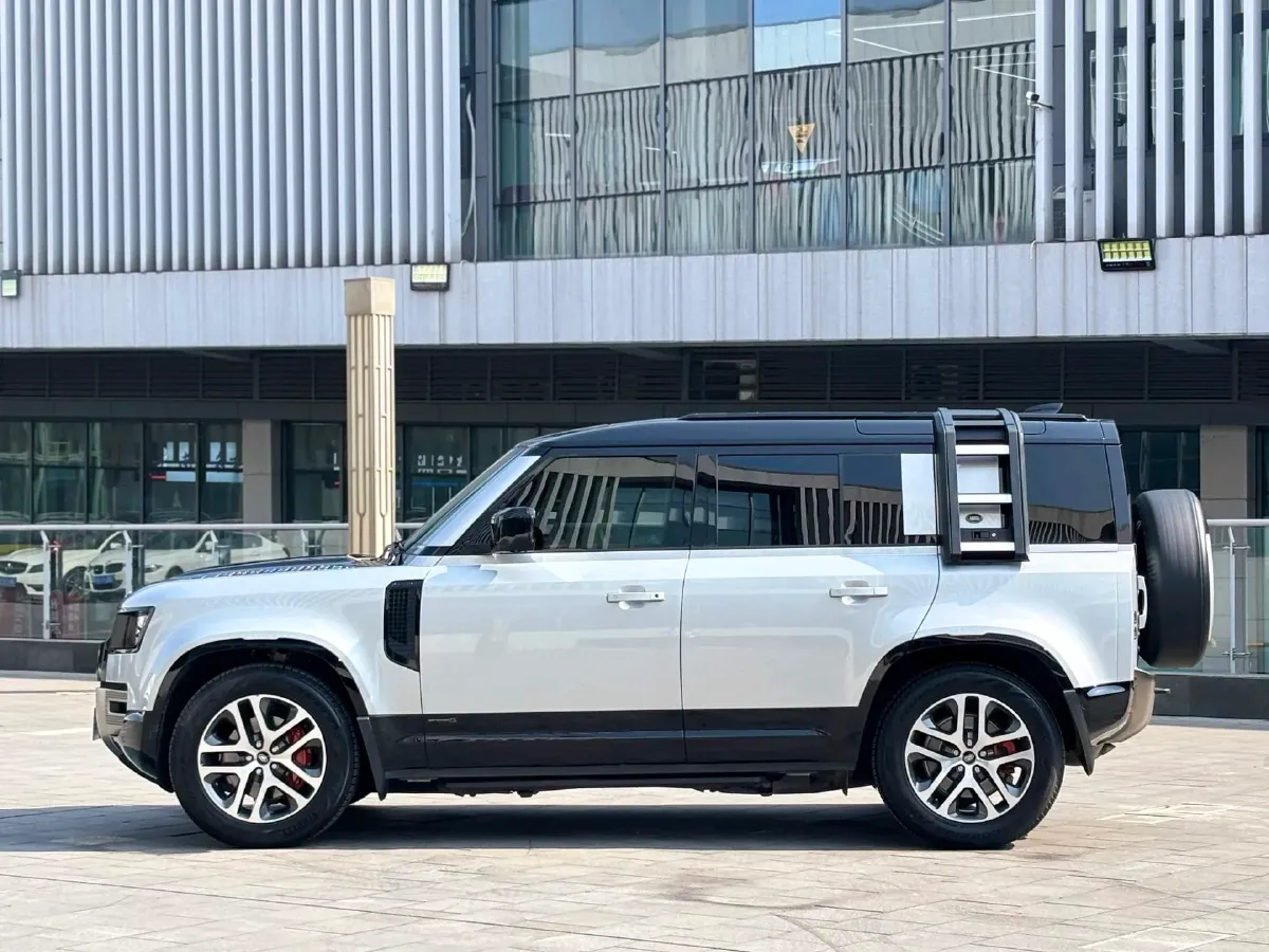 2022 Land Rover Defender 3.0T 400HP L6 8AT,autocango,china used car exporter,china ev exporter,chinese used car exporter,chinese used ev exporter