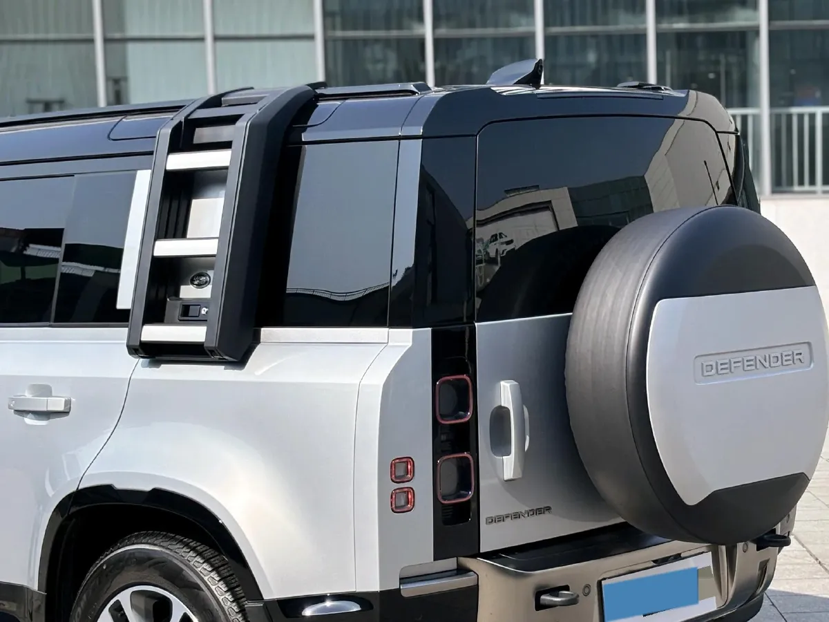 2022 Land Rover Defender 3.0T 400HP L6 8AT,autocango,china used car exporter,china ev exporter,chinese used car exporter,chinese used ev exporter