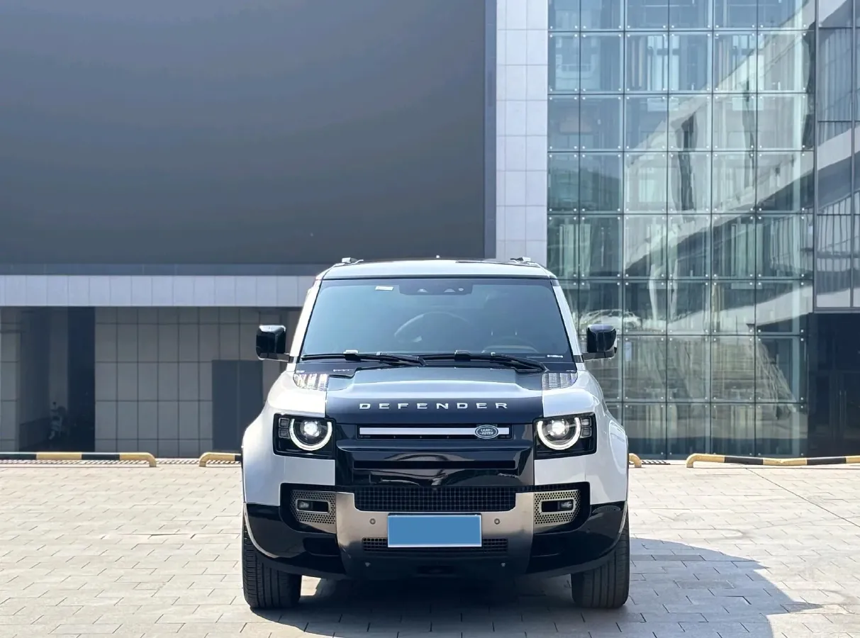 2022 Land Rover Defender 3.0T 400HP L6 8AT,autocango,china used car exporter,china ev exporter,chinese used car exporter,chinese used ev exporter
