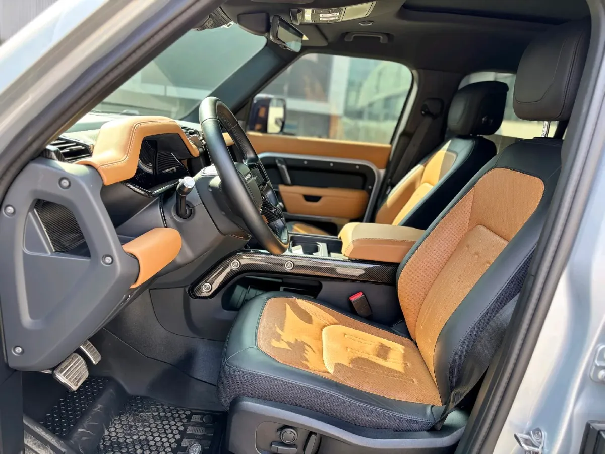 2022 Land Rover Defender 3.0T 400HP L6 8AT,autocango,china used car exporter,china ev exporter,chinese used car exporter,chinese used ev exporter