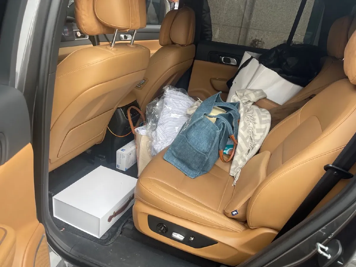 2021 Li ONE Range Extended 131HP REEV 40.5KWH,autocango,china used car exporter,china ev exporter,chinese used car exporter,chinese used ev exporter