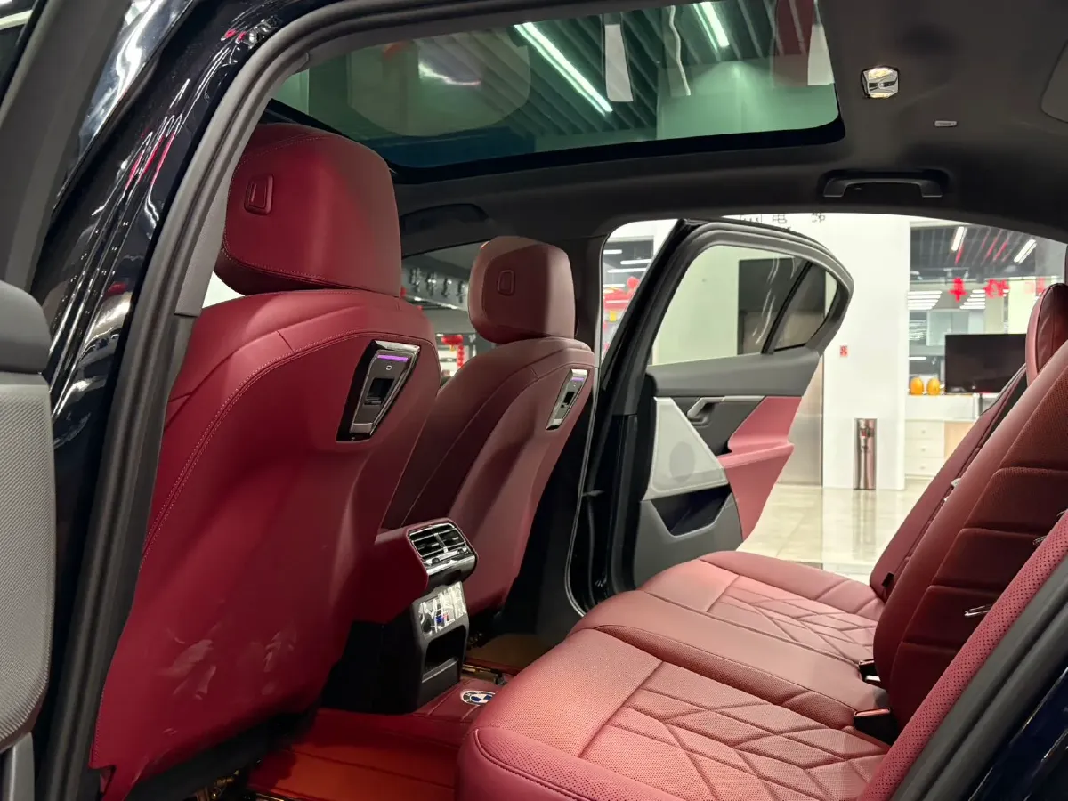 2025 BMW 5 Series 2.0T 190HP L4 8AT,autocango,china used car exporter,china ev exporter,chinese used car exporter,chinese used ev exporter