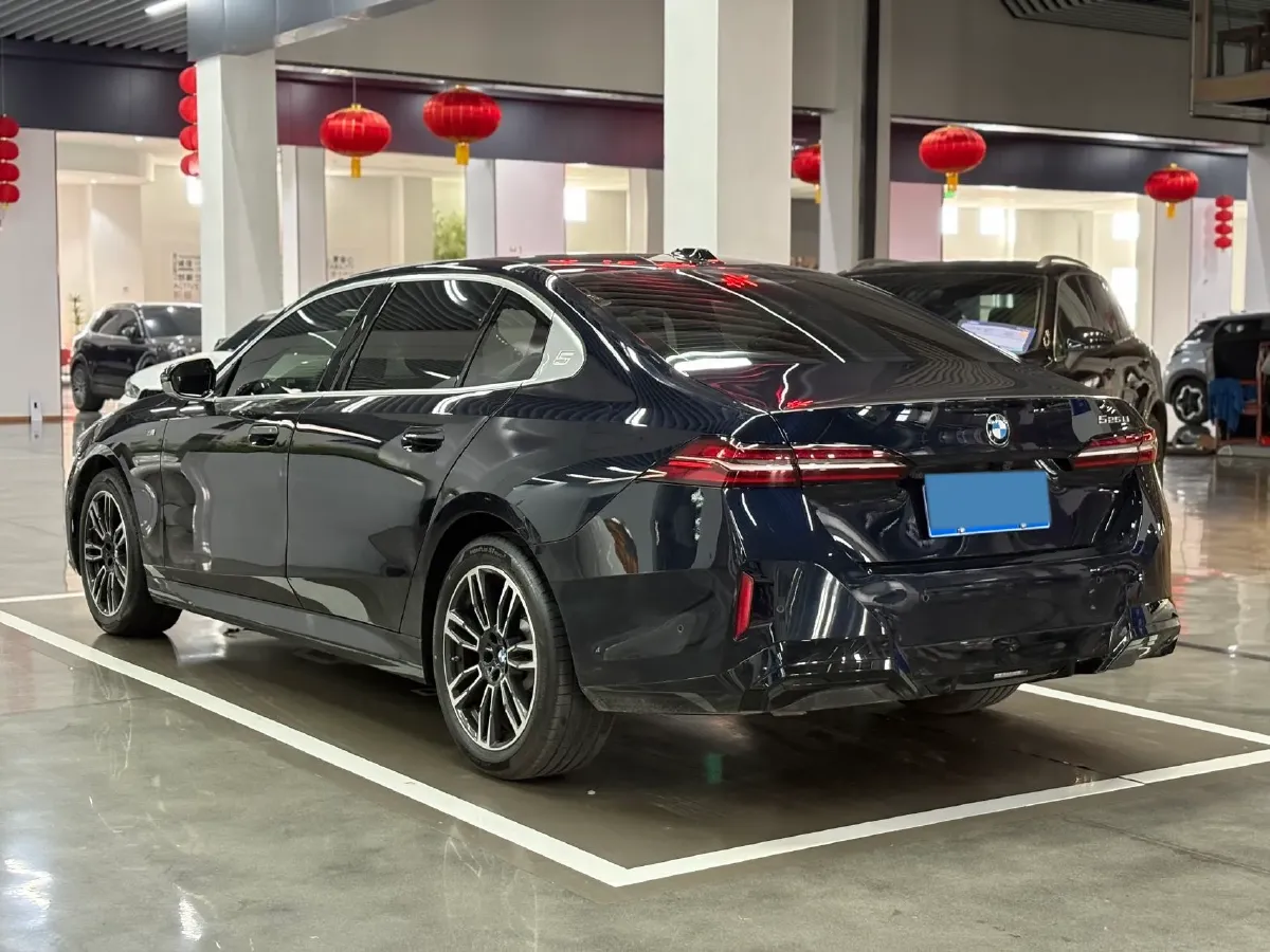 2025 BMW 5 Series 2.0T 190HP L4 8AT,autocango,china used car exporter,china ev exporter,chinese used car exporter,chinese used ev exporter