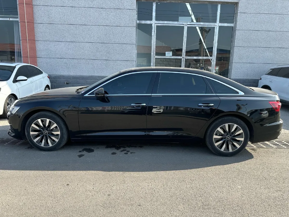 2022 Audi A6L 2.0T 224HP L4 7DCT,autocango,china used car exporter,china ev exporter,chinese used car exporter,chinese used ev exporter
