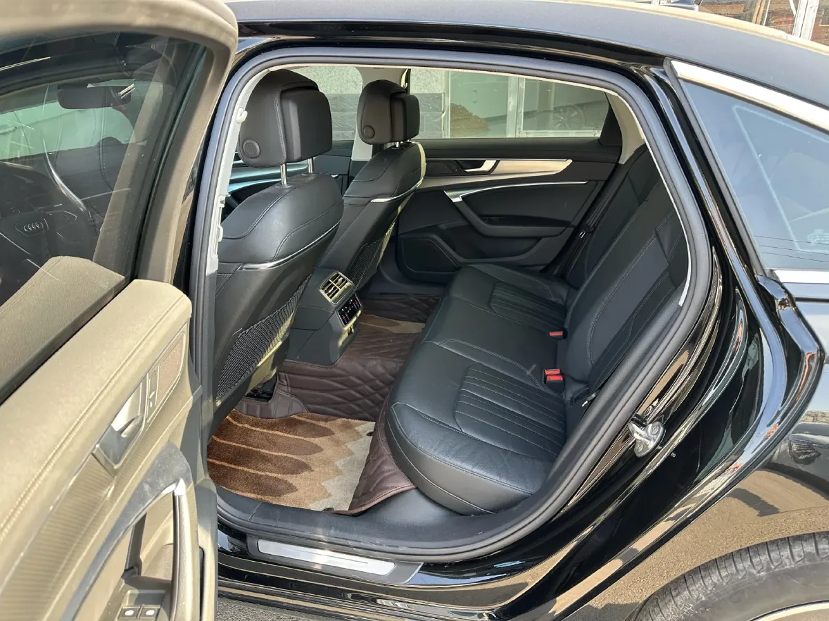 2022 Audi A6L 2.0T 224HP L4 7DCT,autocango,china used car exporter,china ev exporter,chinese used car exporter,chinese used ev exporter