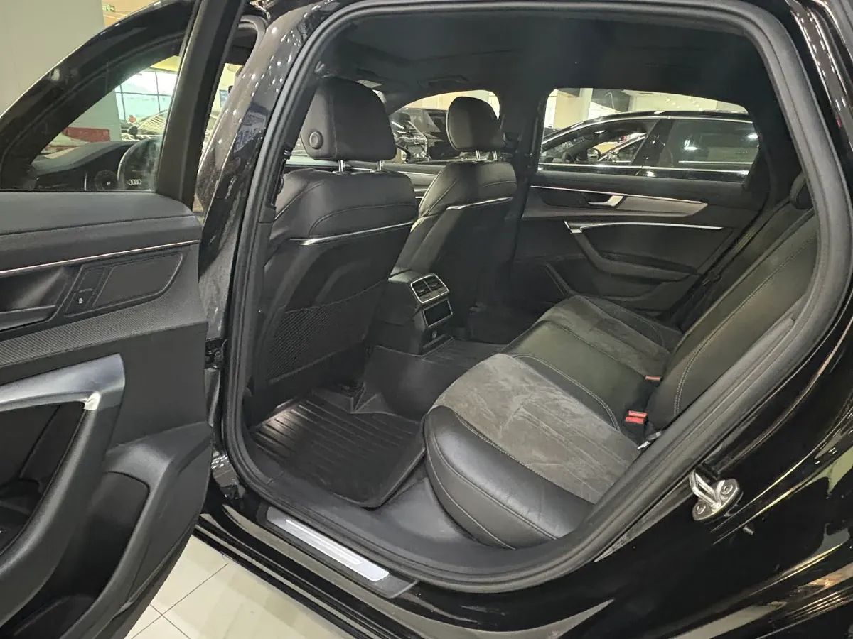 2020 Audi A6L 2.0T 224HP L4 7DCT,autocango,china used car exporter,china ev exporter,chinese used car exporter,chinese used ev exporter