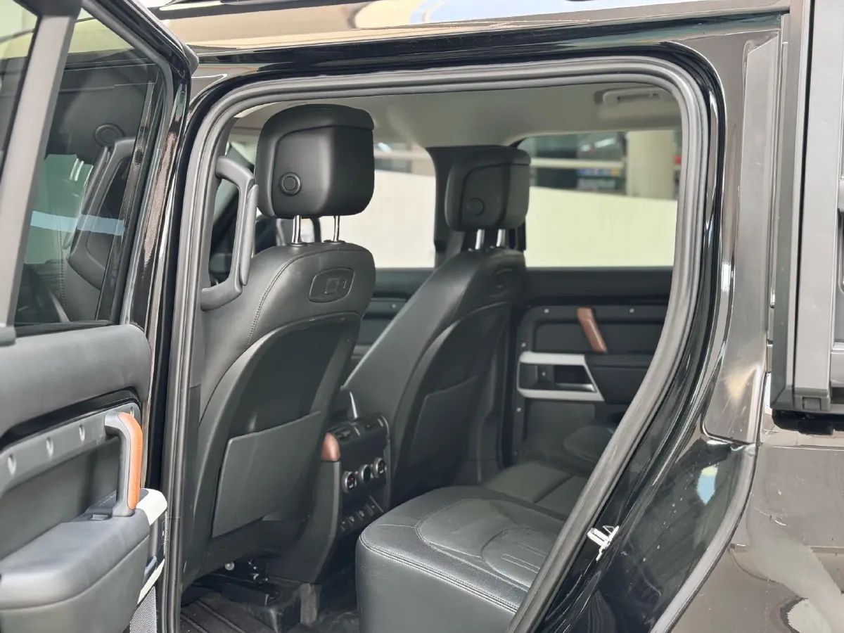 2022 Land Rover Defender 3.0T 400HP L6 8AT,autocango,china used car exporter,china ev exporter,chinese used car exporter,chinese used ev exporter