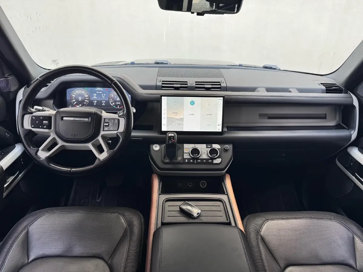 2022 Land Rover Defender 3.0T 400HP L6 8AT,autocango,china used car exporter,china ev exporter,chinese used car exporter,chinese used ev exporter