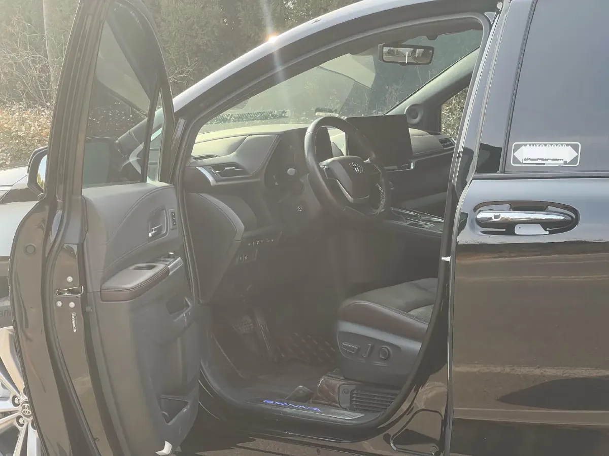 2023 Toyota Sienna 2.5L 189HP L4 E-CVT Hybrid,autocango,china used car exporter,china ev exporter,chinese used car exporter,chinese used ev exporter