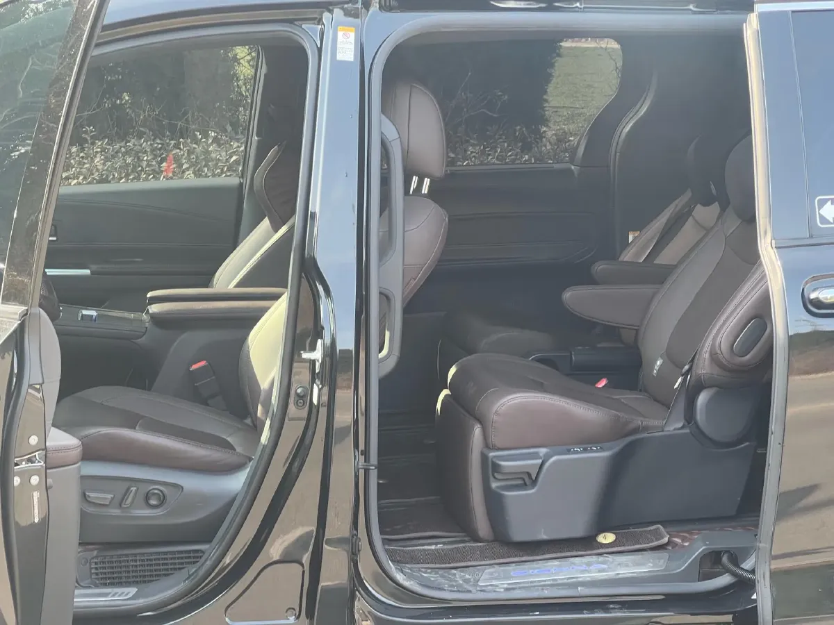 2023 Toyota Sienna 2.5L 189HP L4 E-CVT Hybrid,autocango,china used car exporter,china ev exporter,chinese used car exporter,chinese used ev exporter