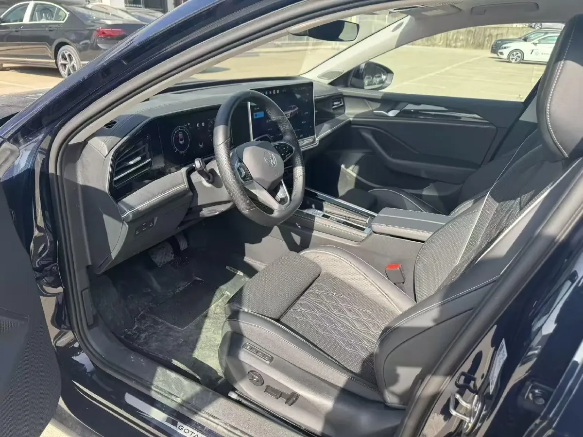 2024 Volkswagen Magotan 2.0T 220HP L4 7DCT,autocango,china used car exporter,china ev exporter,chinese used car exporter,chinese used ev exporter