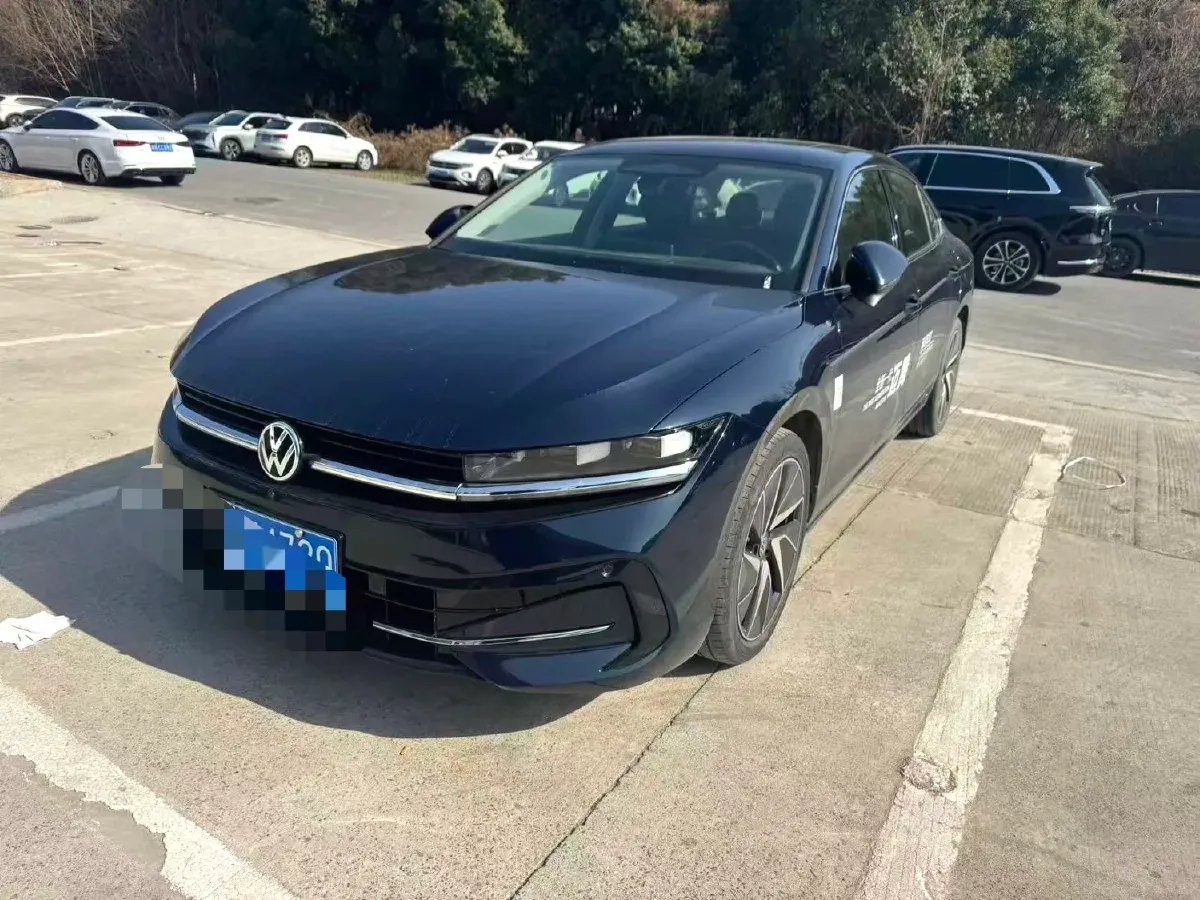 2024 Volkswagen Magotan 2.0T 220HP L4 7DCT,autocango,china used car exporter,china ev exporter,chinese used car exporter,chinese used ev exporter