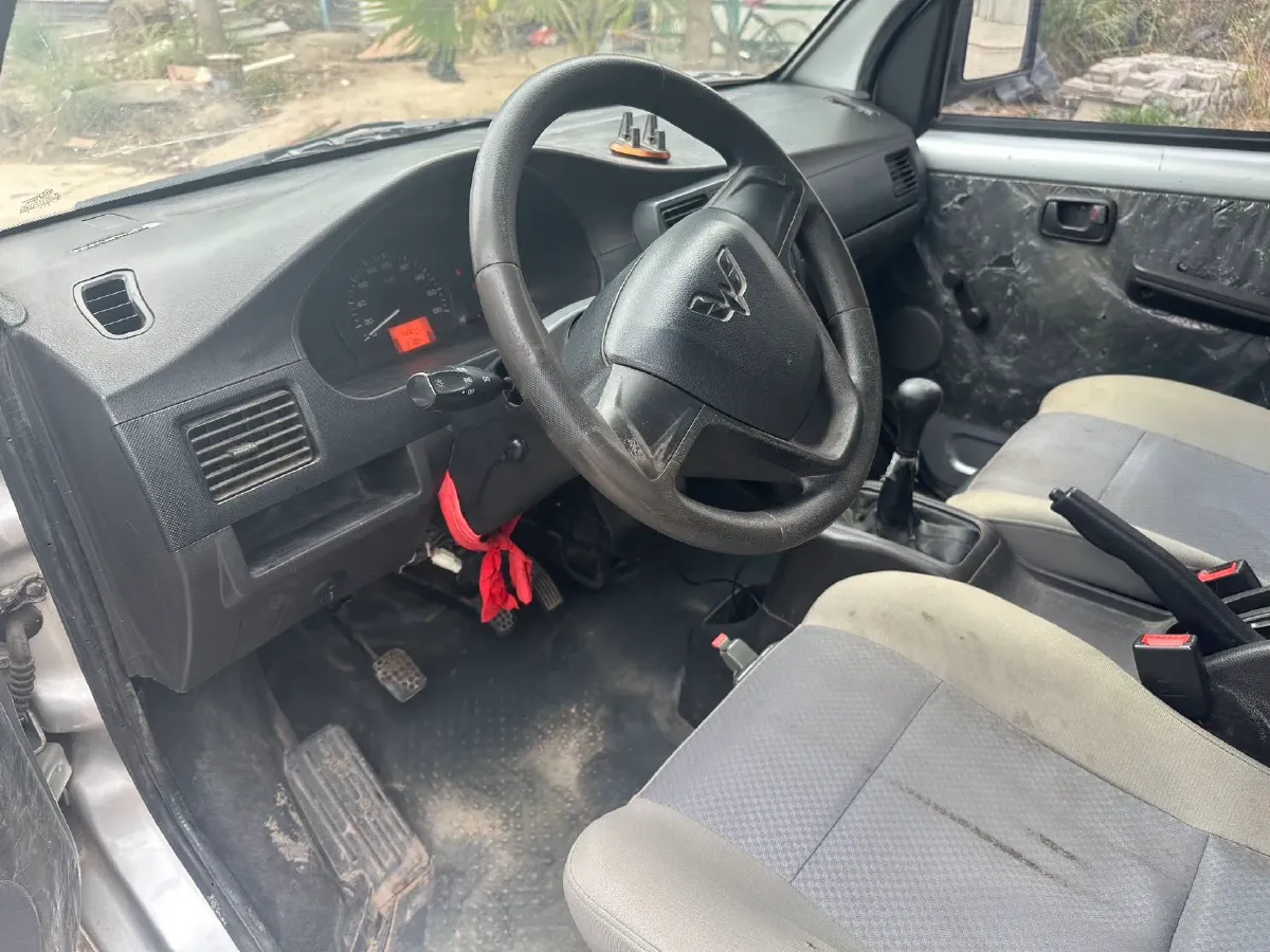 2022 WuLing RongGuang Mini Truck 1.5L 99HP L4 5MT,autocango,china used car exporter,china ev exporter,chinese used car exporter,chinese used ev exporter