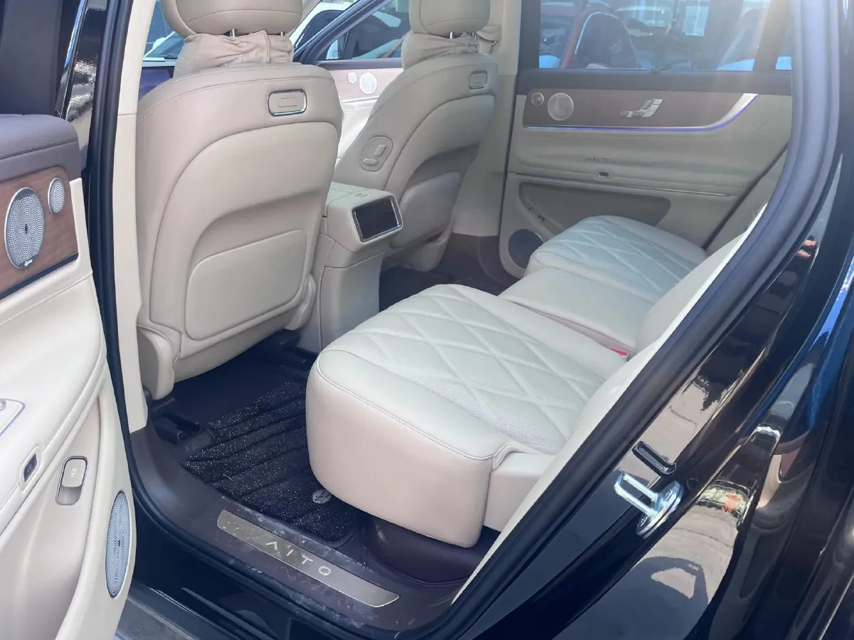 2025 AITO AITO M9 REEV 160HP REEV 52KWH,autocango,china used car exporter,china ev exporter,chinese used car exporter,chinese used ev exporter