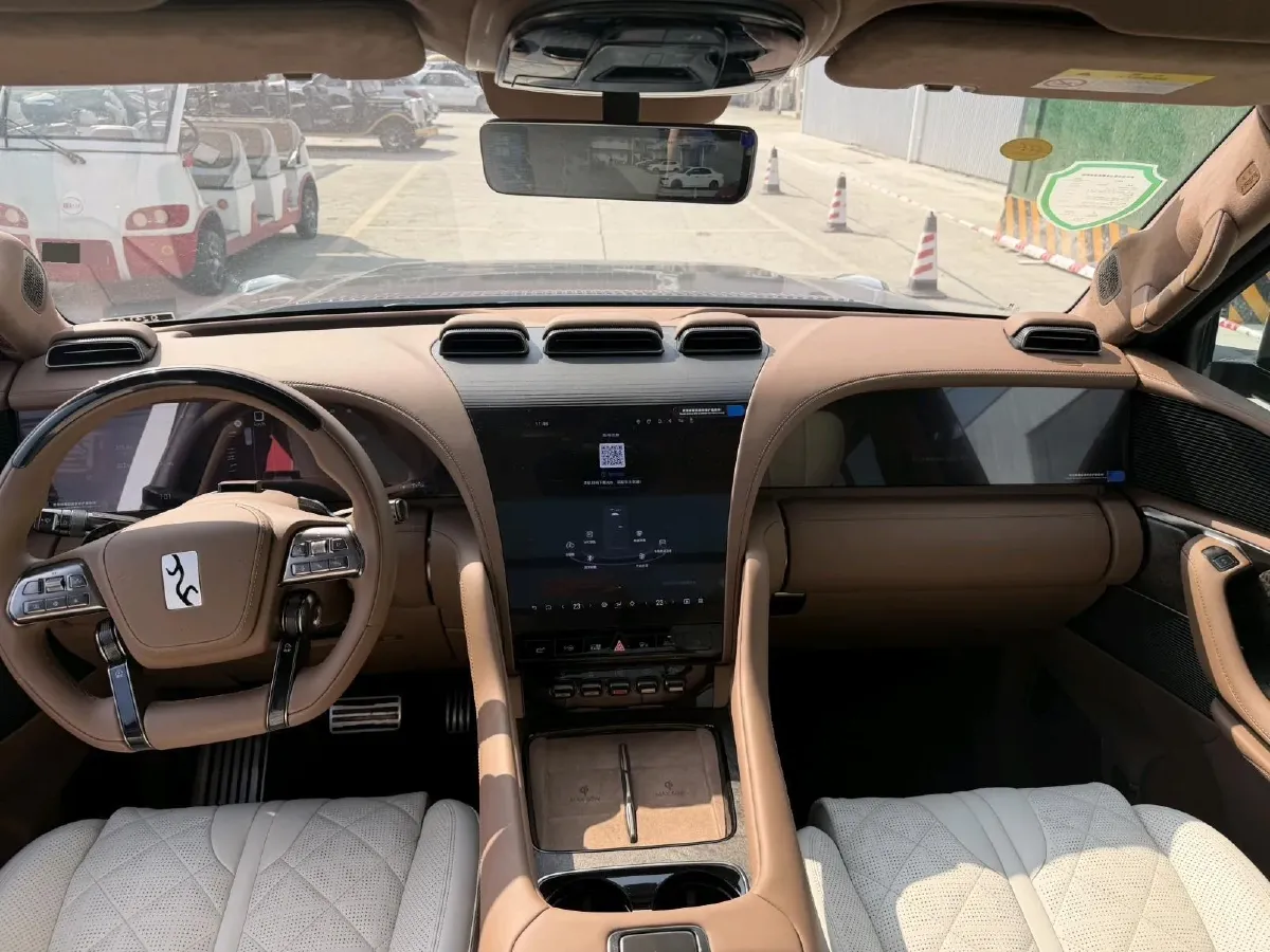 2023 YangWang U8 2.0T 272HP L4 REEV 49.05KWH,autocango,china used car exporter,china ev exporter,chinese used car exporter,chinese used ev exporter