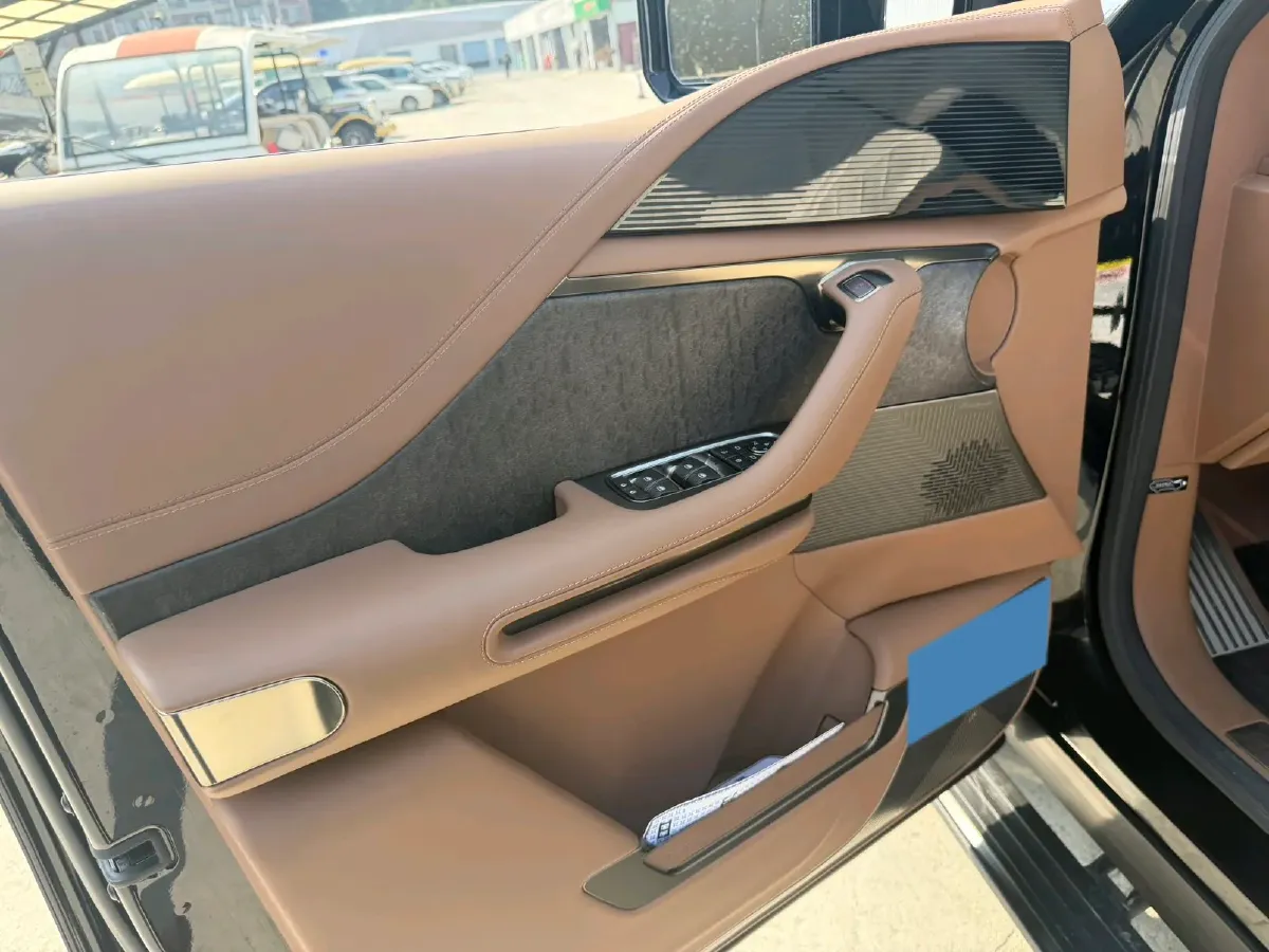 2023 YangWang U8 2.0T 272HP L4 REEV 49.05KWH,autocango,china used car exporter,china ev exporter,chinese used car exporter,chinese used ev exporter