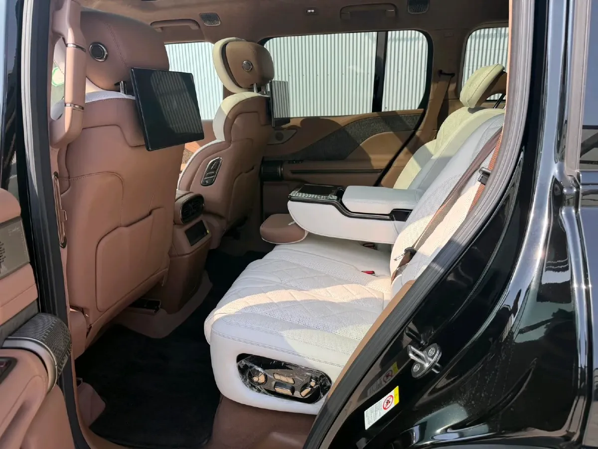 2023 YangWang U8 2.0T 272HP L4 REEV 49.05KWH,autocango,china used car exporter,china ev exporter,chinese used car exporter,chinese used ev exporter