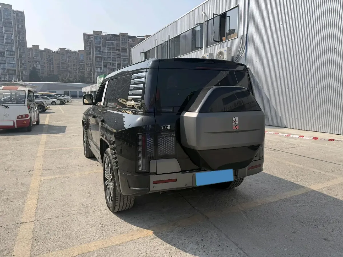 2023 YangWang U8 2.0T 272HP L4 REEV 49.05KWH,autocango,china used car exporter,china ev exporter,chinese used car exporter,chinese used ev exporter