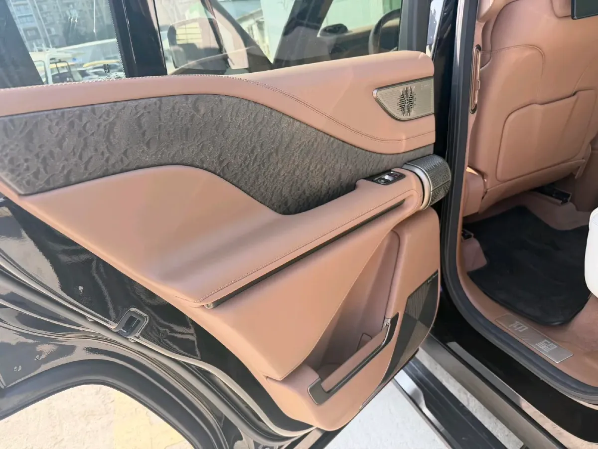 2023 YangWang U8 2.0T 272HP L4 REEV 49.05KWH,autocango,china used car exporter,china ev exporter,chinese used car exporter,chinese used ev exporter