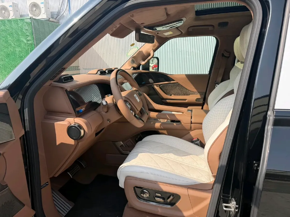 2023 YangWang U8 2.0T 272HP L4 REEV 49.05KWH,autocango,china used car exporter,china ev exporter,chinese used car exporter,chinese used ev exporter