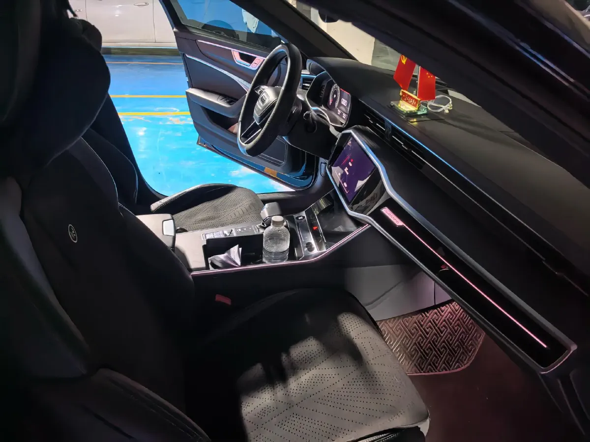 2024 Audi A6L 2.0T 245HP L4 7DCT,autocango,china used car exporter,china ev exporter,chinese used car exporter,chinese used ev exporter